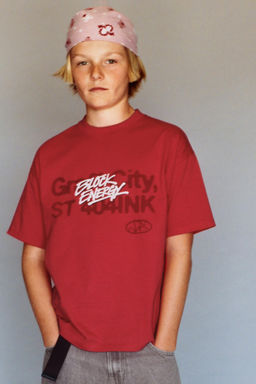 CAMISETA ESTAMPADO GRAFFITI / Rojo