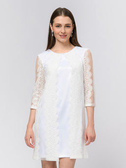 Платье белого цвета длины мини с белым кружевом и рукавами 3/4 - 1001dress фото 2
