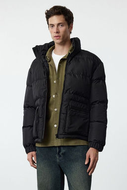 TRENDYOL MAN Siyah Regular Fit Ribstop Teknik Kumas Sisme K?sl?k Mont TMNAW25MO00022
