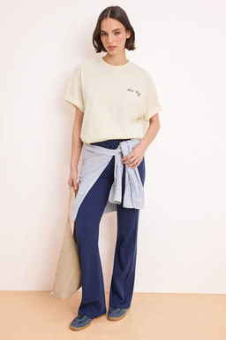 Ekru Slogan Oversize Bisiklet Yaka K?sa S?rt Bask?l? Uzun Tok %100 Pamuk Orme T-Shirt TWOSS26TS00089