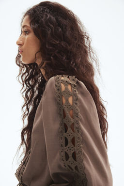 Blusa con detalles de encaje - H&m фото 2