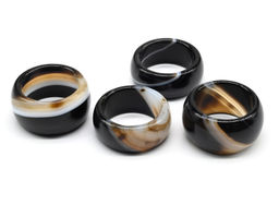 Крупное кольцо из цельного камня агата Радуга камня