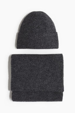 Conjunto de gorro beanie y bufanda en punto