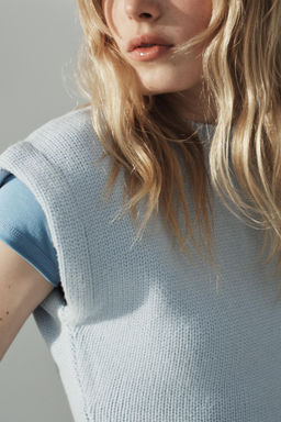 KNIT WAISTCOAT WITH DEFINED SHOULDERS - Zara фото 3