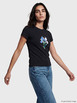 Bisiklet Yaka ?i?ek Bask?l? Kad?n Ti??rt