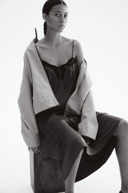 Vestido de sat?n con ribete de encaje - H&m фото 5