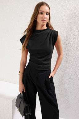 Siyah Fitted/Vucuda Oturan Aksesuar Detayl? Drapeli Esnek Orme Bluz TWOSS25BZ00044