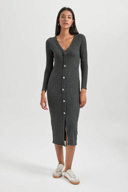 Облегающее платье миди в рубчик с V-образным вырезом и длинными рукавами