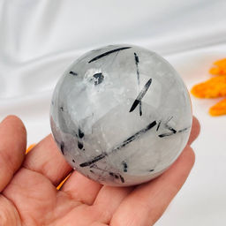 Шар из Кварца с включением Турмалина