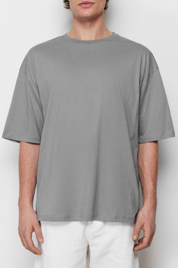 Gri Oversize/Genis Kesim Cicek Bask?l? K?sa Kol %100 Pamuklu T-Shirt TMNSS21TS1223