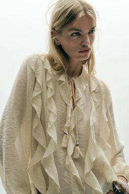 ROMANTIC RUFFLED BLOUSE