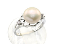 Кольцо с жемчугом и стразами, белый