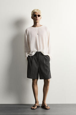 BERMUDA RELAXED FIT RELIEVE / Gris Antracita