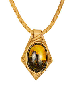 Колье из кожи с подвеской, украшенной натуральным янтарём Амазонка