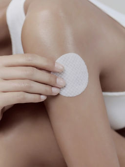 Celimax Осветляющие пэды для тела с PHA-кислотой Ji Woo Gae One Step Body Brightening Pad 60 шт celimax