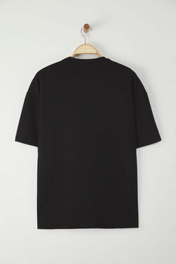 TRENDYOL MAN Siyah Oversize/Genis Kesim Metal Etiket Detayl? Yumusak Doku Interlok Kumas T-Shirt TMNSS25TS00105 - Trendyolmilla фото 12
