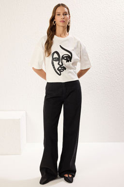 TRENDYOLMILLA Ekru %100 Pamuk Kabartma Bask?l? Oversize/Genis Kal?p Orme T-Shirt TWOSS25TS00081 фото 2