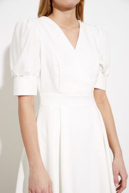 Beyaz Kruvaze Yaka Skater/Belden Ac?lan Mini Dokuma Elbise TWOSS20EL1639