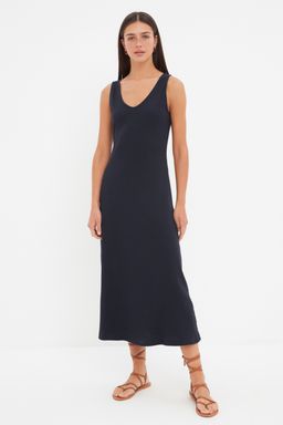 TRENDYOLMILLA Lacivert Shift/Duz Havuz Yaka Midi Triko Gorunumlu Esnek Orme Elbise TWOSS22EL2964