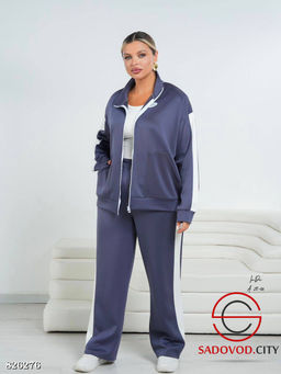 Спортивный женский костюм