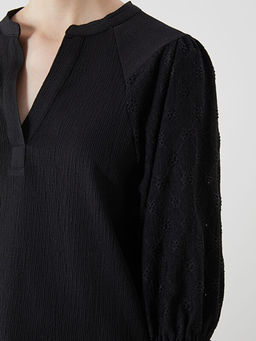 Ka??k Yaka Nak??l? Kad?n Bluz