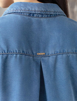 Укороченная блузка с коротким рукавом из джинсового лиоцелла - Vilatte фото 4