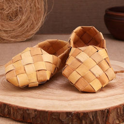 Лапти сувенирные на подвесе, настенный декор, 15 см, береста