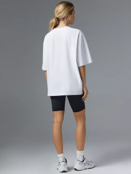 Футболка оверсайз с разрезом белая