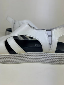 Босоножки 2030.2530w.белый уценка