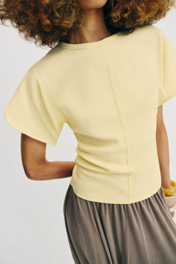 CAMISETA MANGA ABULLONADA / Amarillo