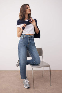 TRENDYOLMILLA Ac?k Mavi More Sustainable Yuksek Bel Slim Mom Jeans TWOSS23JE00094  фото 17