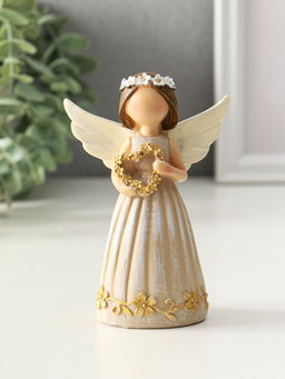 Сувенир полистоун "Девочка-ангел с венком-сердце" 4,5х8х12 см
