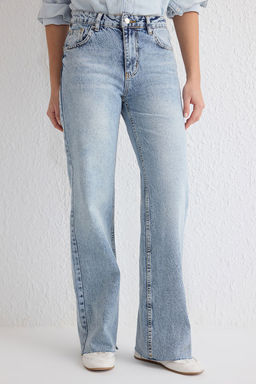 Ac?k Mavi Pacas? Kesikli Normal Bel Wide Leg Jeans TWOSS25JE00064 - Trendyolmilla фото 3