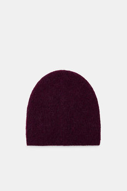 RIBBED KNIT BEANIE HAT