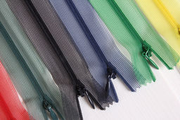 Молния Спираль н/р потайная т.3 Gamma G010S 50 см на сетчатой тесьме потайная пластик 10 шт