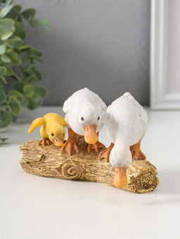 Сувенир полистоун "Утята на брёвнышке" 8,5 см