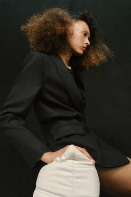 BLAZER CRUZADA CINTURA GLOBO HOMBRERAS / Negro