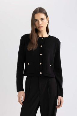 Приталенный кардиган с круглым вырезом