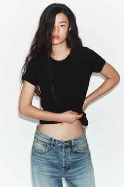 CAMISETA ABERTURA ESPALDA / Negro