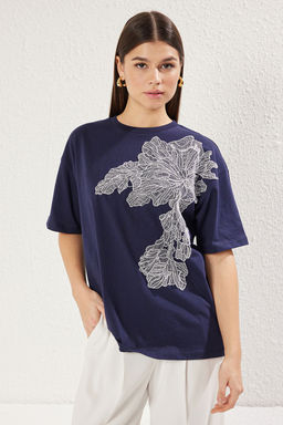 TRENDYOLMILLA Haki Aksesuar Detayl? Oversize/Genis Kal?p Orme T-Shirt TWOSS25TS00045