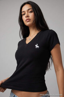 Siyah Nak__l_ / __lemeli Fitted V Yaka K_sa Crop Yumu_ak _rme T-Shirt TWOSS26TS00363 - Trendyolmilla фото 2