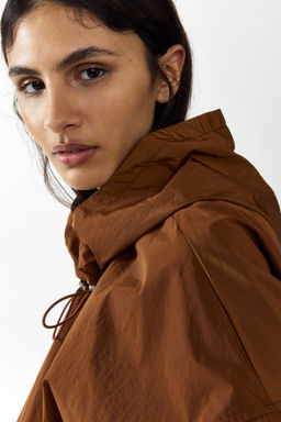 Chaqueta de nailon con capucha - H&m фото 5