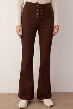 Kahverengi Flare Kal?p Baglama Detayl? Gabardin Pantolon TWOAW26PL00064