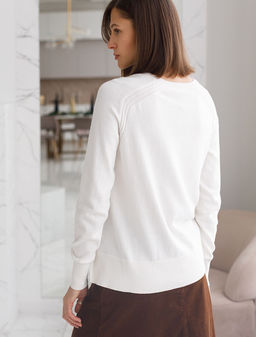 D39.350 Джемпер женский натуральный белый