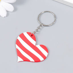 Цена за 12 шт. Брелок для ключей на кольце Полосатое сердце, резина, 4.8?4.3 см
