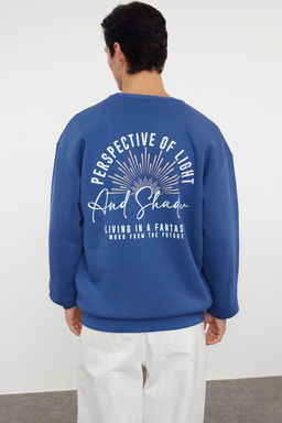 TRENDYOL MAN Indigo Oversize/Genis Kesim S?rt Yaz? Bask?l? Ici Polar/S?cak Tutan Sweatshirt TMNAW25SW00056 - Trendyolmilla фото 5