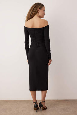 Siyah Vucuda Oturan Carmen Yaka Orme Elbise TPRAW25EL00073