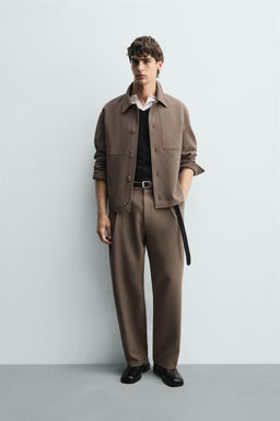 PANTAL?N RELAXED FIT PLIEGUES / Marr?n / Topo