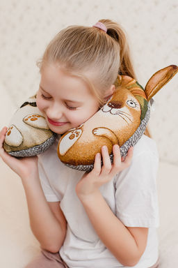 Подушка игрушка С любовью зайчата 30*40