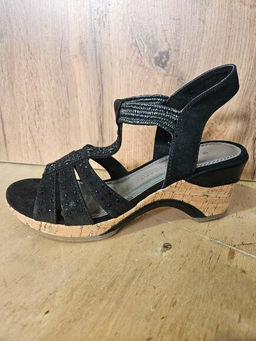 Marco Tozzi Босоножки с резинкой и стразами р.38 черн.